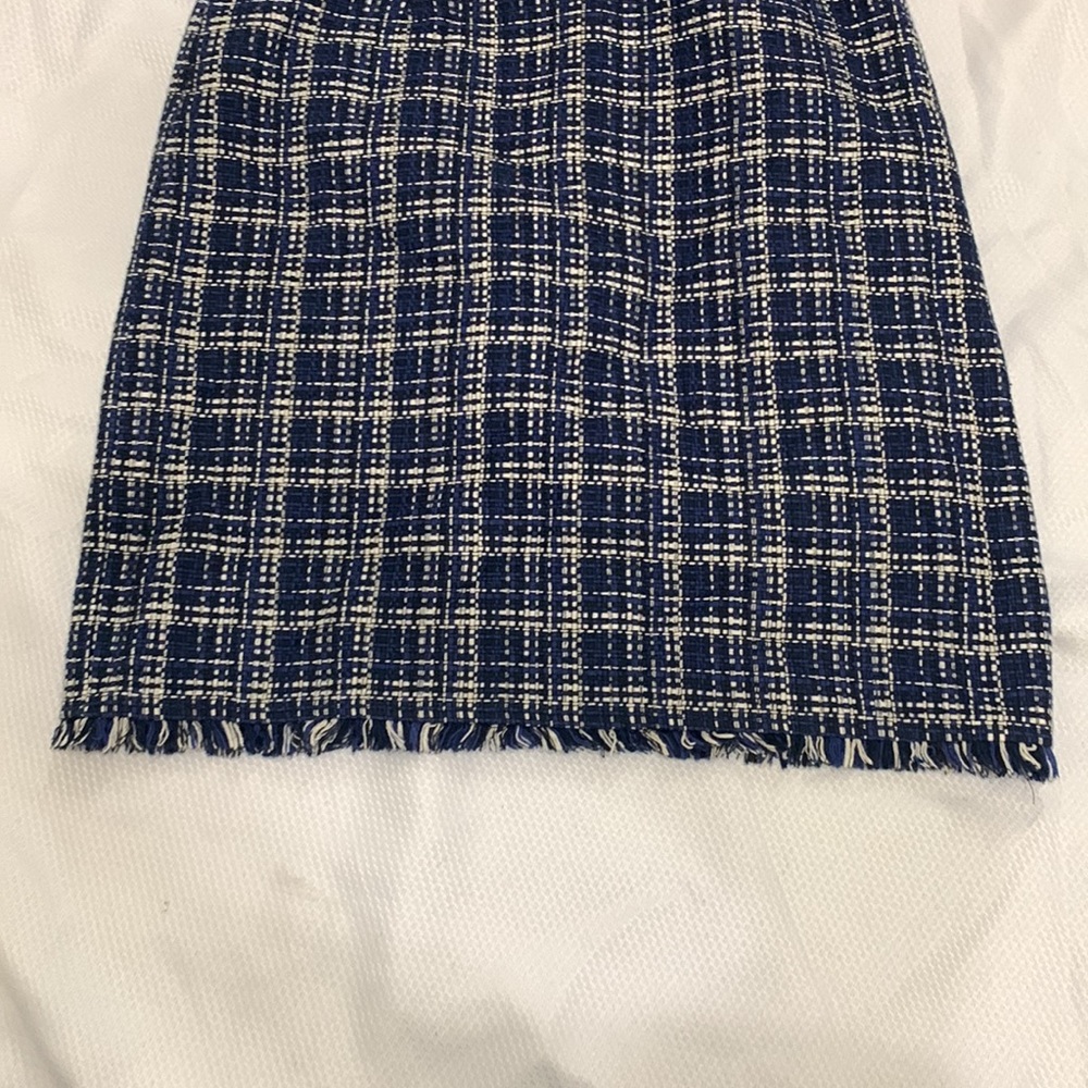 Trina Turk Navy and White Sleeveless Tweed Shift Dress with Lace Trim - Picture 4 of 6